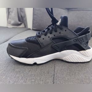 Nike huarache black